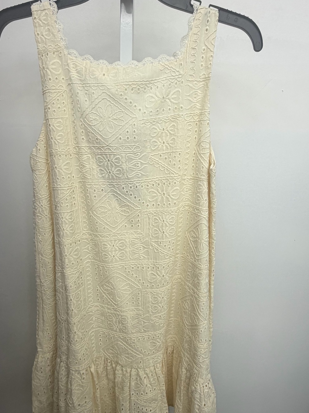 Women’s Cream Eyelet Sleeveless Summer Dress - Casual Tunic Style - Picture 3 of 3
